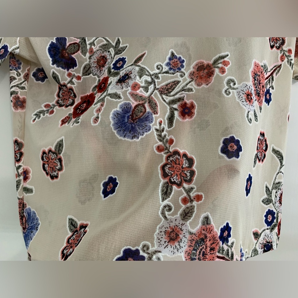 Floral Top - Picture 4 of 5